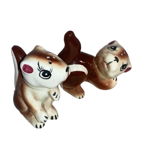 Chipmunk Salt and Pepper Shaker Set- brown/ white - Picture 2 of 7